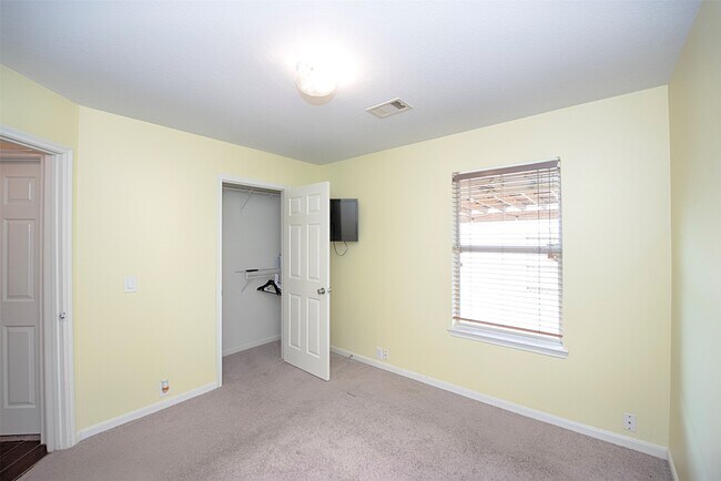 Building Photo - 2753 Foster Hill Dr