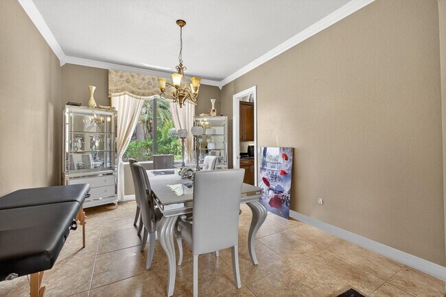 Building Photo - 3501 Collonade Dr