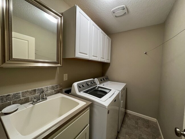 Building Photo - Beautiful Gresham 4 Bed, 2.5 Bath Home!