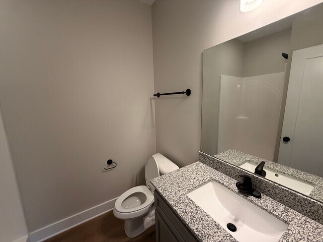 Building Photo - 206 Cates St