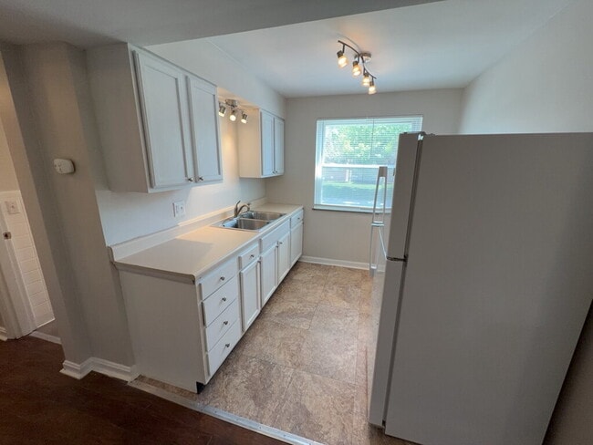 Building Photo - 3918 E Gatewood Ln