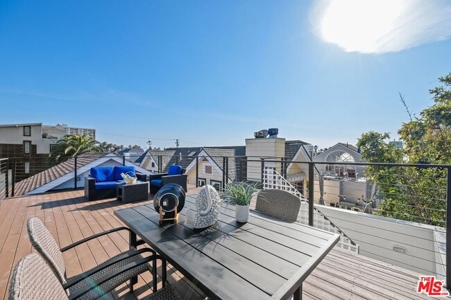 Building Photo - 157 Hart Ave