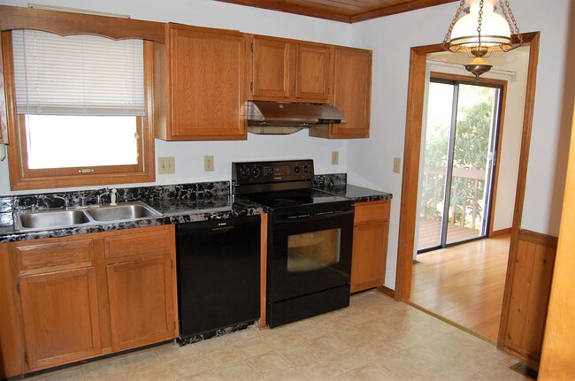 Building Photo - Available for the 2026-2027 leasing term
