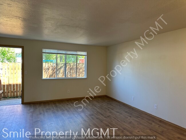 Building Photo - 8826 SE Lafayette St