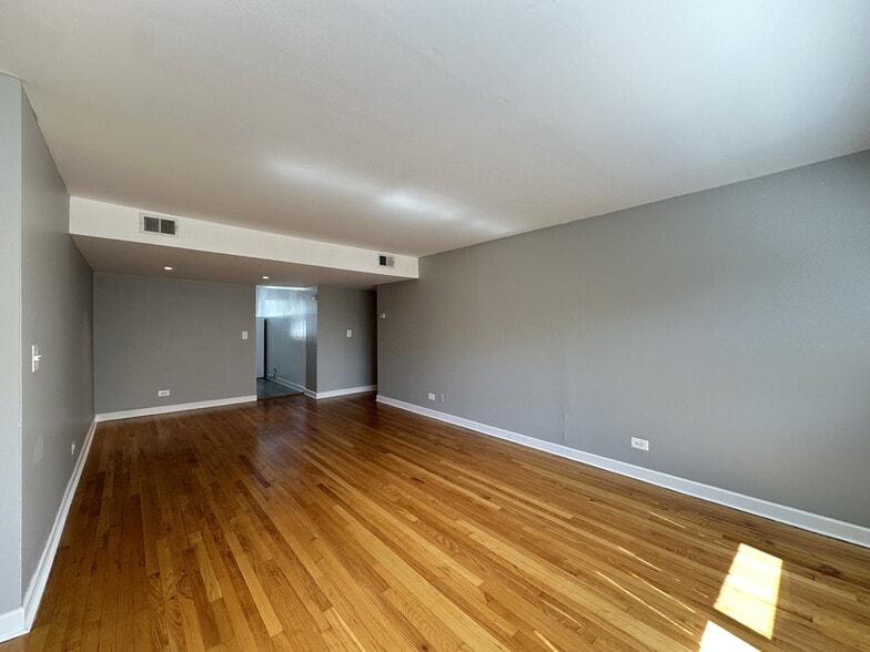 Building Photo - 4924 Mulford St
