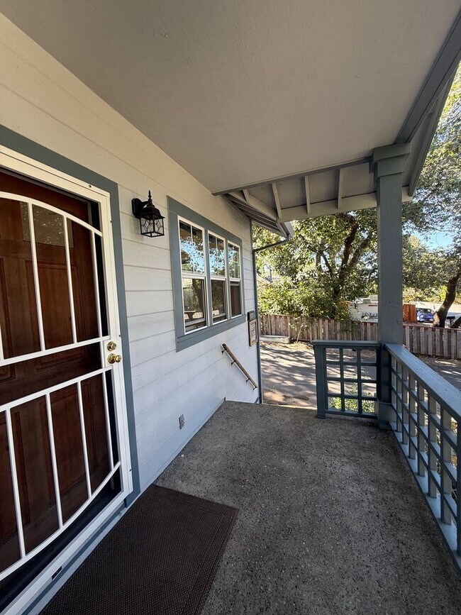 Building Photo - 8121 1/2 El Rancho Drive