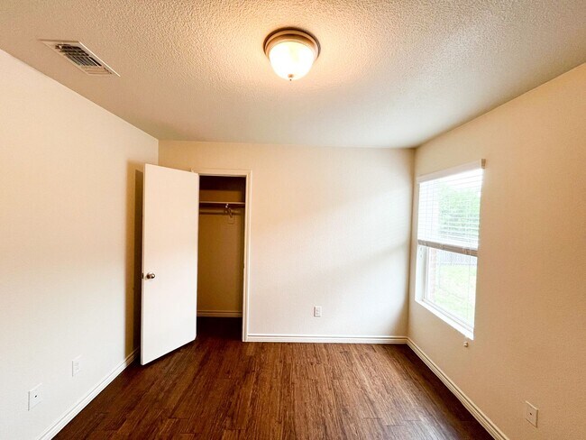 Building Photo - 1515 Justin Lp