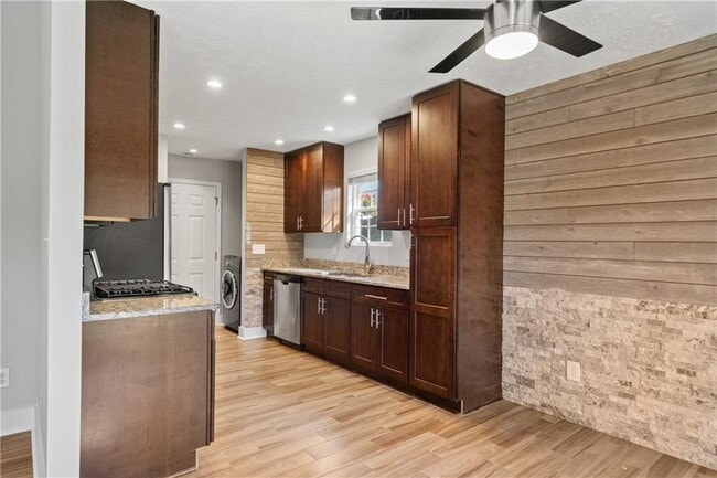 Building Photo - 1245 Hillcrest Glenn Cir