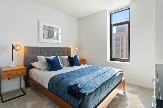 Building Photo - 318 N Desplaines St