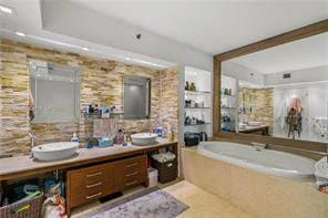Building Photo - Alton Court, Miami Beach, FL 33139 - 2 BR 2 BA condo