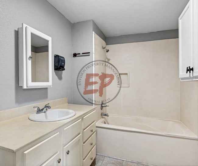 Building Photo - 423 Sherman St