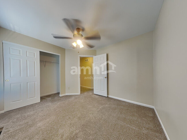 Building Photo - 6939 Sandbur Ct