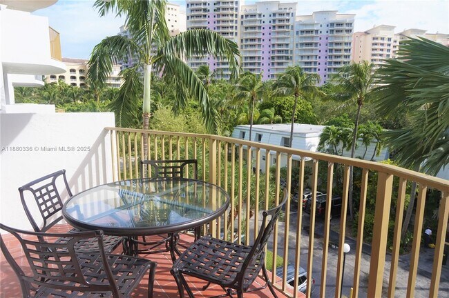 Building Photo - 210 Seaview Dr