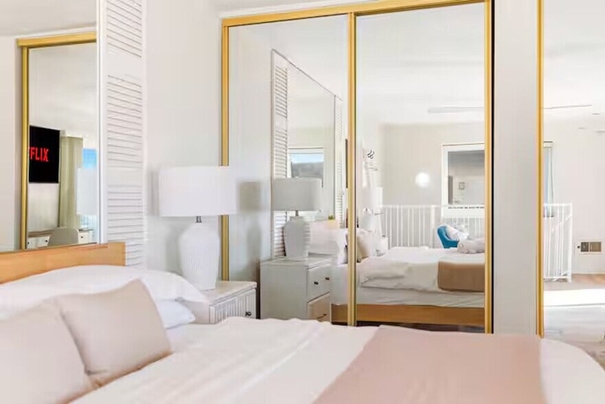 Building Photo - 999 N Pacific St