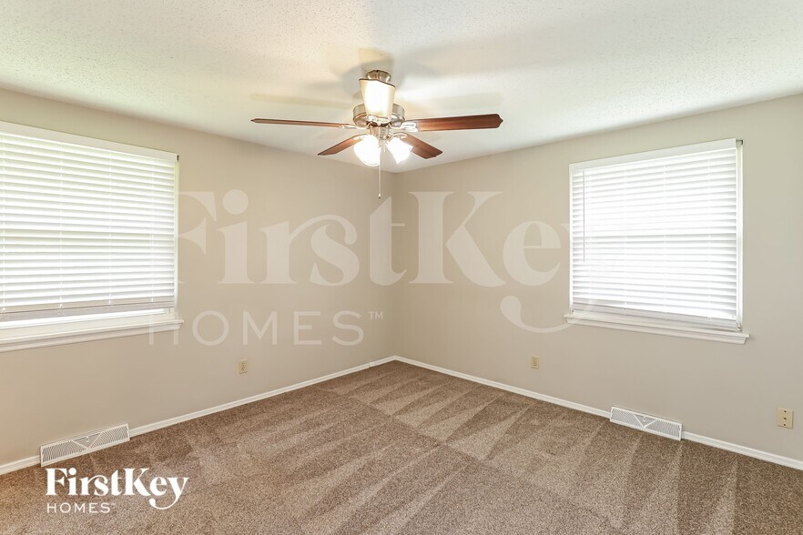 Building Photo - 1111 Owens Dr