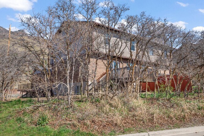 Building Photo - 8566-8568-8568 Wasatch Blvd