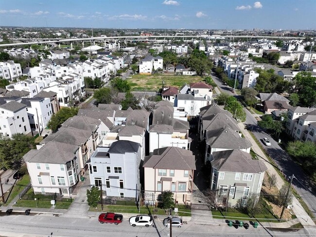 Building Photo - 2014 Sabine St