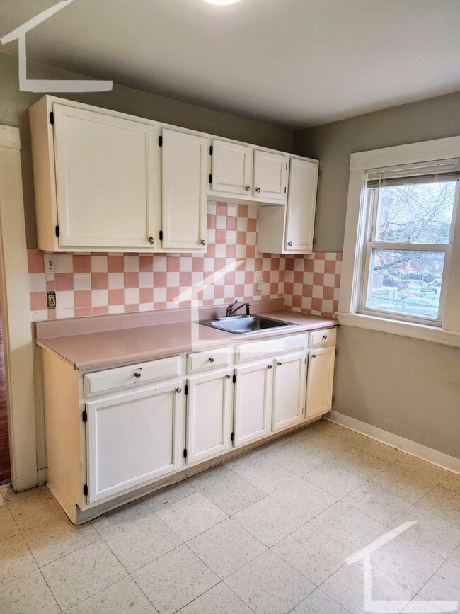 Building Photo - Nice 2 bed in JP