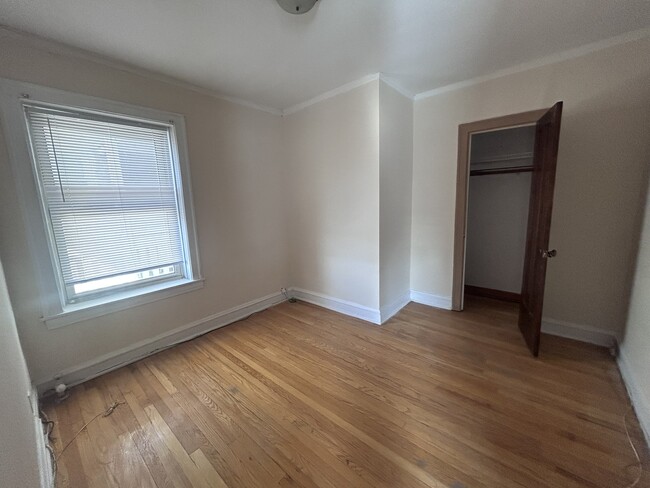 Building Photo - 3152 N Linder Ave