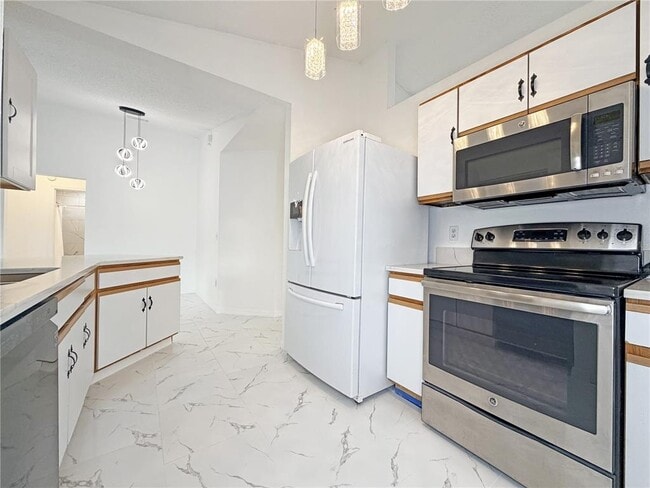 Building Photo - 1820 Hallcrest Dr