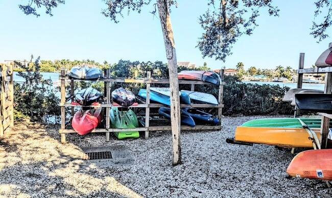 Building Photo - 2 BED 1 BATH CONDO ON SIESTA KEY **ALL UTILITIES/WIFI INCLUDED**