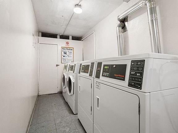 Building Photo - 8 Commonwealth Ct