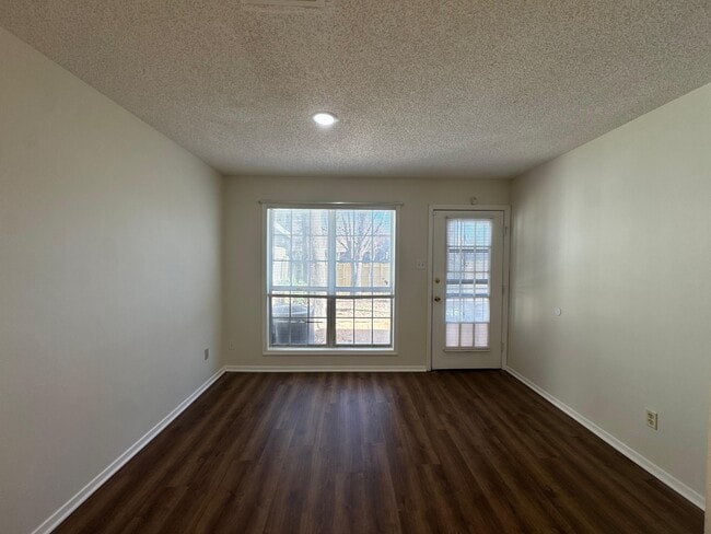 Building Photo - 3090 S Wesley Ct