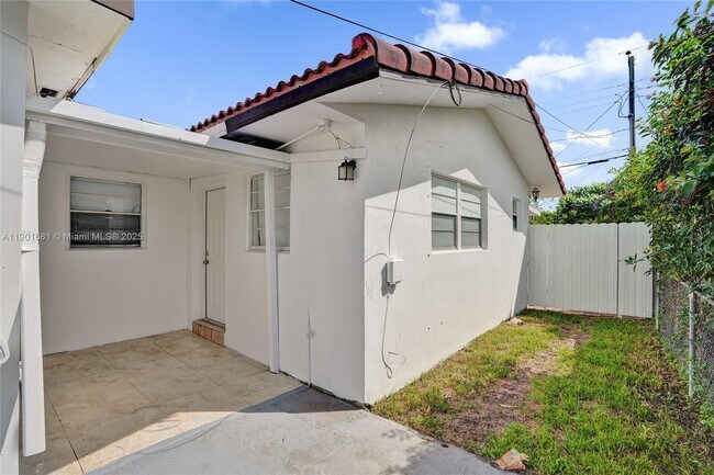 Building Photo - 5750 NW 111th St
