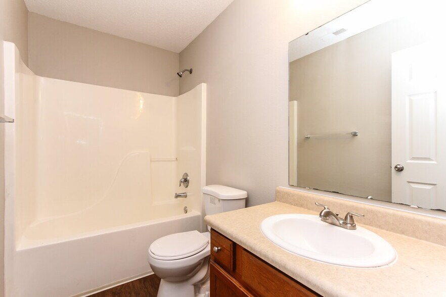 Building Photo - 672 Cloverfield Ln