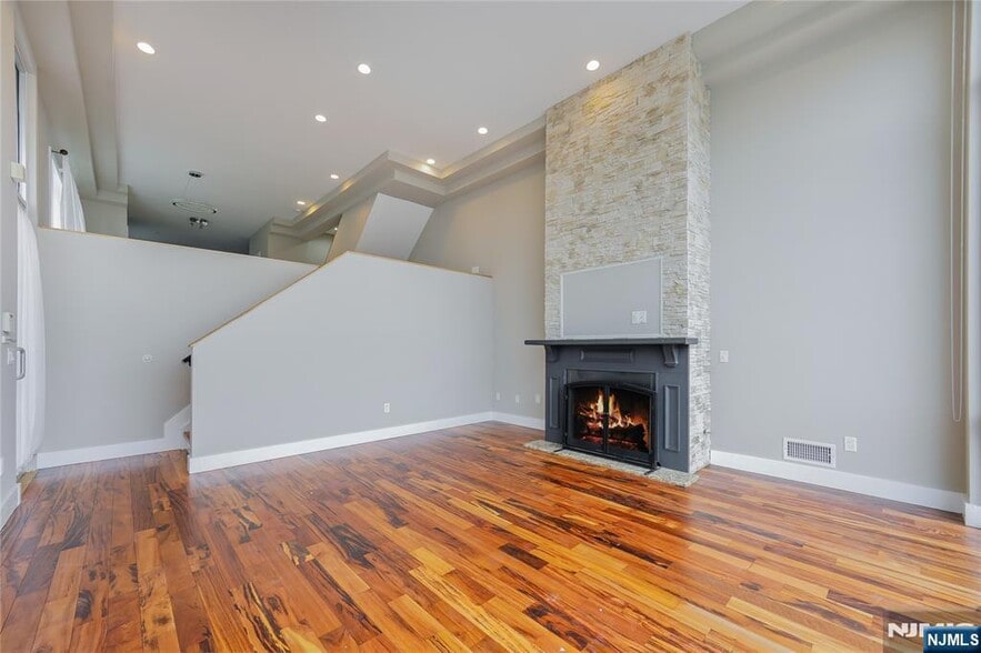Building Photo - 760A Undercliff Ave