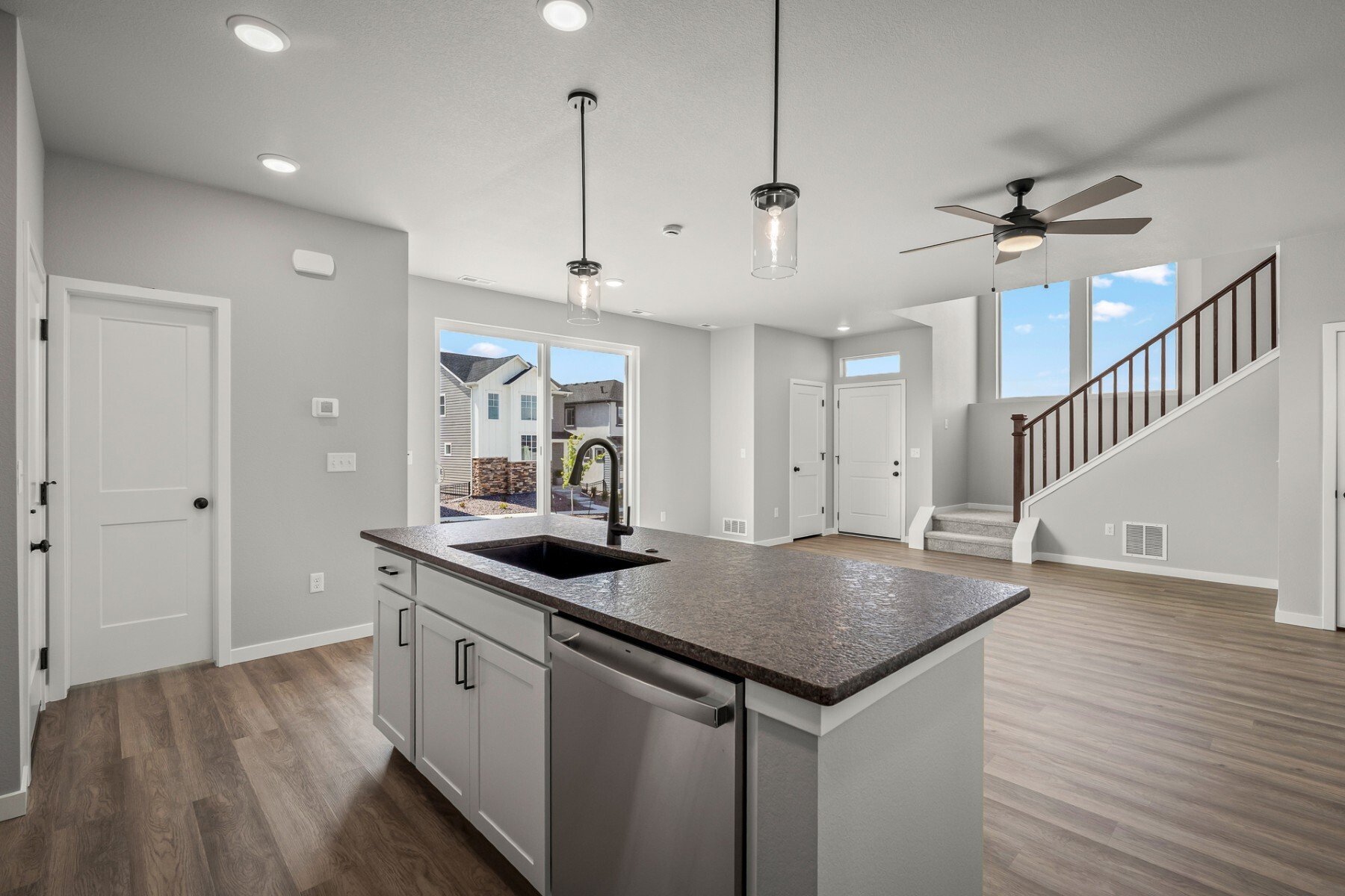 Building Photo - 6373 Scrabble Vw