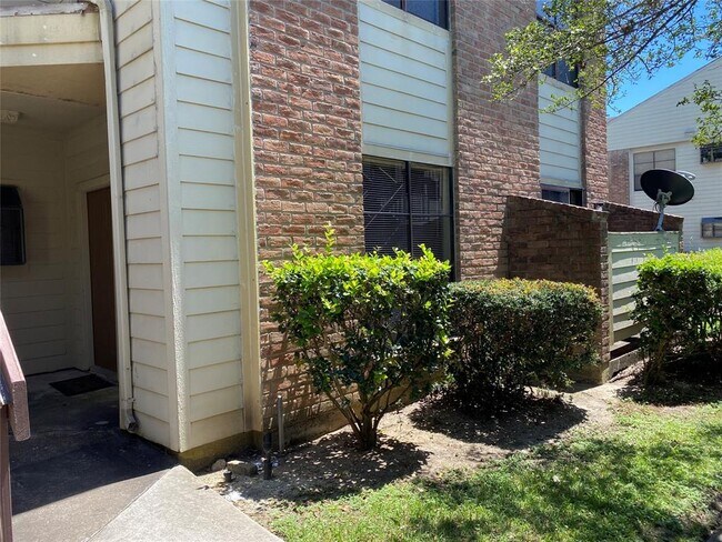 Building Photo - 7901 Cambridge St