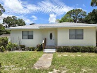 Building Photo - Cute Single Family Home~Carport~Fenced Yard
