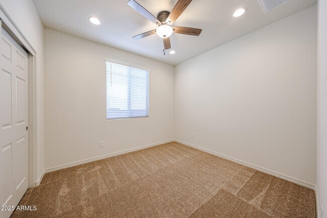 Building Photo - 16701 W Whispering Wind Dr