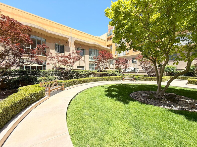 Building Photo - 144 S 3rd St