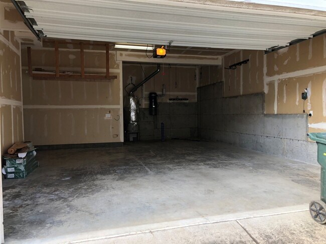 Building Photo - 10918 SW Adele Dr