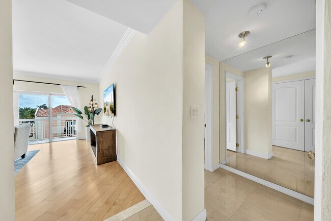 Building Photo - 250 Bradley Pl