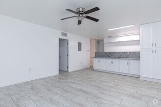 Building Photo - 5918 Pierce St