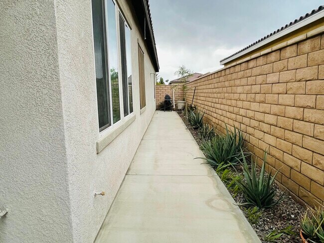 Building Photo - 85468 Treviso Dr