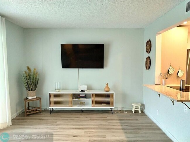 Building Photo - 3402 Bimini Ln
