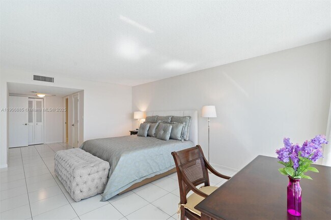 Building Photo - 2100 S Ocean Ln