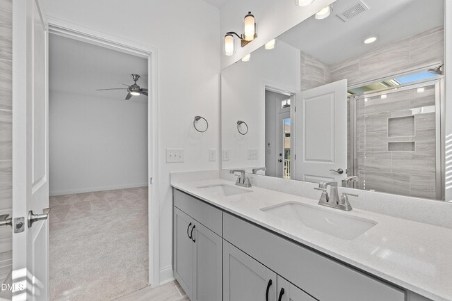 Building Photo - 115 Swain St