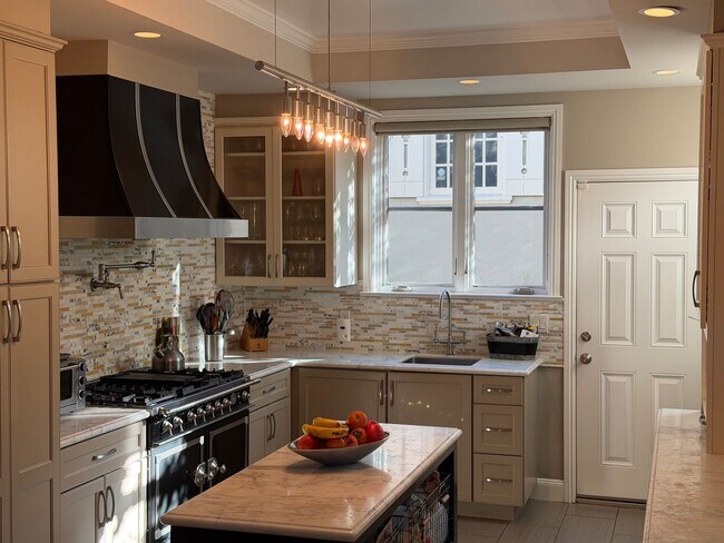 Building Photo - Elegant St. Francis Wood Residence - Available Furnished or Unfurnished