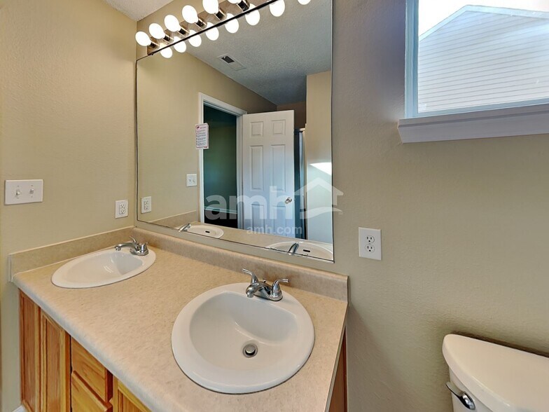 Building Photo - 5452 Wood Hollow Dr