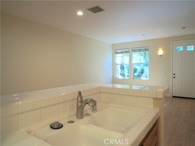 Building Photo - 82 Vermillion