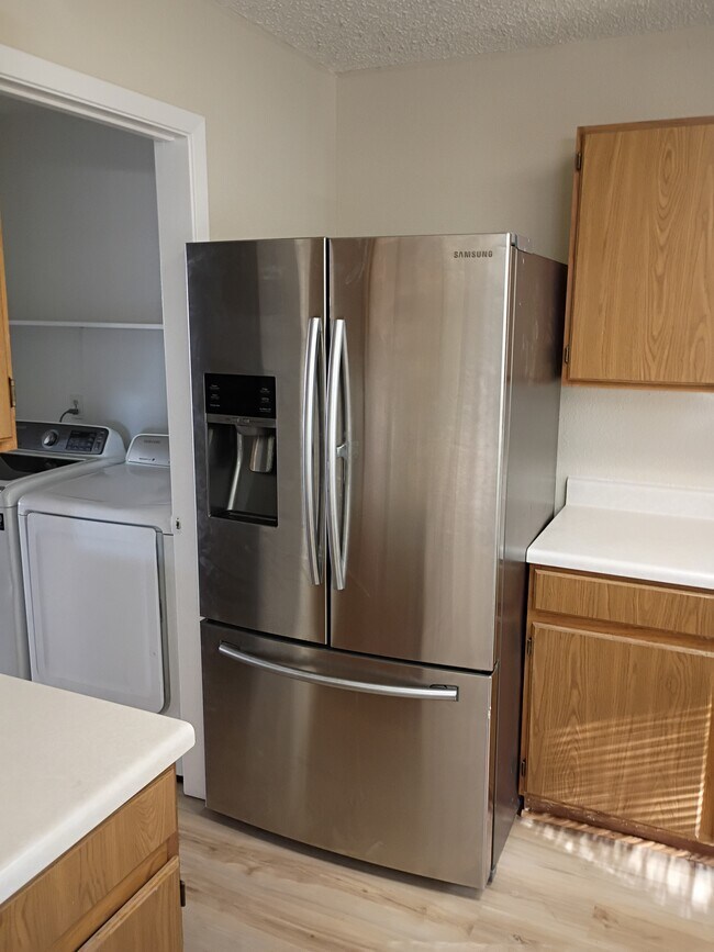 Building Photo - 9202 Roquefort