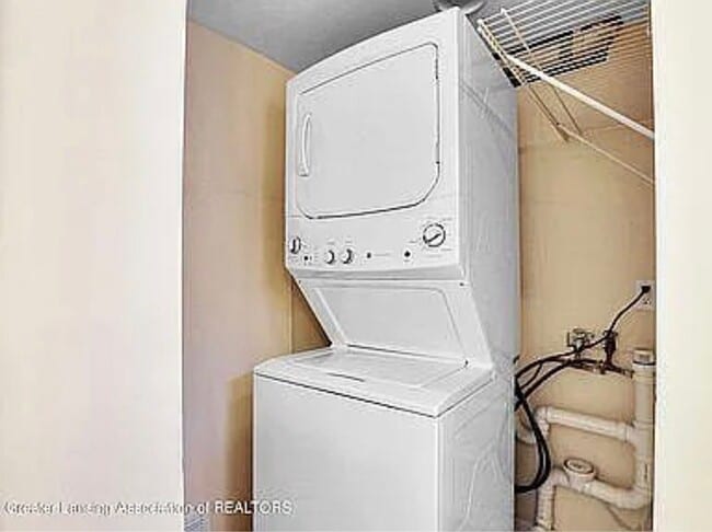 Building Photo - 331 W Saginaw St