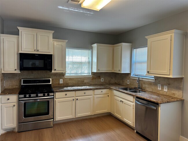 Building Photo - 2910 Wichita St