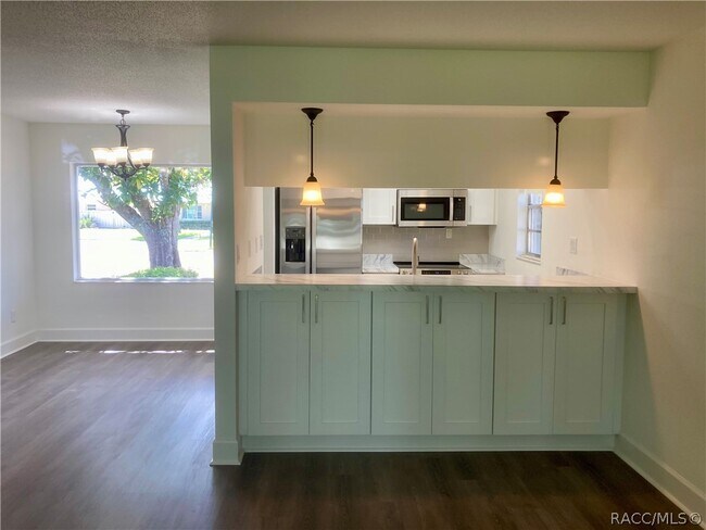 Building Photo - 11499 W Bayshore Dr