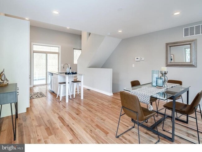 Building Photo - 1842 E Cumberland St